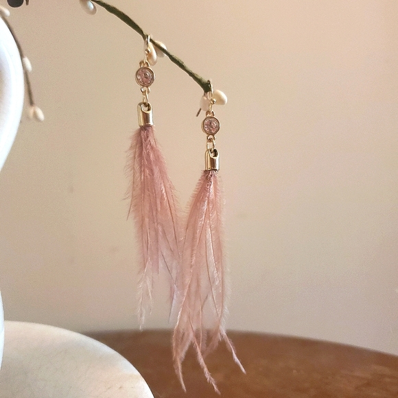 Francesca's Collections Jewelry - Francesca's Collection rose pink feather earnings